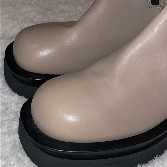 NWOB Jeffrey Campbell Tanked Boot in Taupe, Size 7.5 - Picture 11 of 12